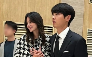 Song Joong Ki Kuak Momen Frustrasi saat Menikahi Istri Katy Louise Saunders