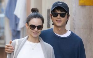 Song Joong Ki Akui Sering Dimarahi Sang Istri Katy Louise Saunders