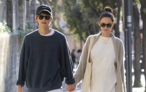 Song Joong Ki Ungkap Perjuangan Katy Louise Saunders usai Menikahinya