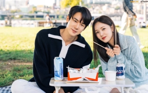 Potret Yoo Yeon Seok & Chae Soo Bin Diduga Isyaratkan Ending 'When The Phone Rings'