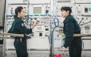 Lee Min Ho & Gong Hyo Jin Ungkap Alasan Sulit Syuting Ciuman di 'When the Stars Gossip'