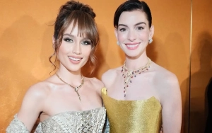 Cinta Laura Pamer Adab Berkelas saat Tampil Cantik Stunning Bareng Anne Hathaway