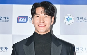 Kim Jong Kook Diramal Bakal Terlibat Asmara dengan 2 Cewek di Tahun 2025