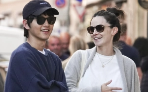 Song Joong Ki Perdana Pamer Isi Kulkasnya Bersama Katy Louise Saunders Sang Istri