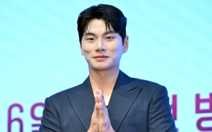 Lee Yi Kyung Diamuk Sang Ayah Tajir saat Ketahuan Syuting Proyek Gay