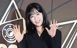 Ji Ye Eun Menangis saat Menang Piala Rising Star di SBS Drama Awards 2024