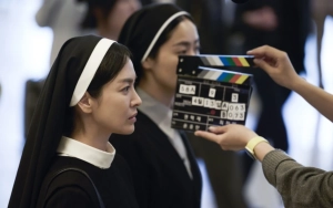 Film Song Hye Kyo 'Dark Nuns' Balik Modal dengan Raih 1,6 Juta Penonton