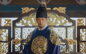 Lee Hyun Wook Terkejut saat Nonton Adegan Vulgarnya di 'The Queen Who Crowns'
