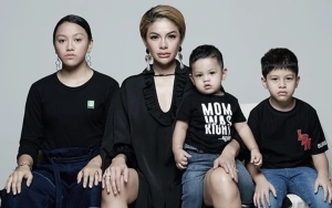 Nikita Mirzani Mewek sambil Minta Maaf pada Laura di Tengah Ancaman Penjara 20 Tahun