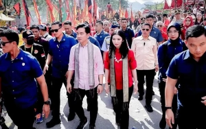Adab Selvi Istri Wapres Gibran Jajan Pentol Dibandingkan Kades yang Viral Tertawakan Nasi Berkat