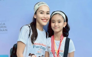 Visual Ayu Ting Ting dan Bilqis Cantik Berhijab di Hari Pertama Puasa Ramai Disanjung