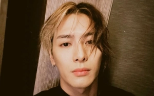 Jackson GOT7 Keciduk Nongki Pinggir Jalan ala Warga Lokal Indo Bikin Histeris