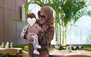 Reaksi Putri Syahrini saat Pakai Kaos Kaki Hermes Jadi Bukti Merakyat dari Kecil