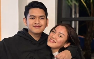 Detik-Detik Laura Bawa Bunga dan Jenguk Nikita Mirzani di Rutan Bersama Keluarga