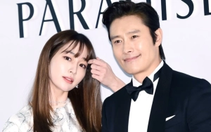 Lee Byung Hun & Lee Min Jung Perdana Kuak Wajah Ganteng Sang Putra ke Publik