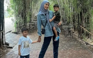 Paula Istri Baim Wong Hempas Isu Jemput Paksa Anak Lewat Video Kiano dan Kenzo Piknik Ceria