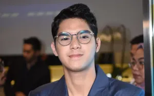 Al Ghazali dan Alyssa Daguise Tampil Elegan Dalam Busana Muslim Bersama Keluarga