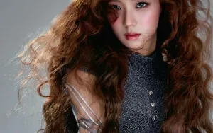 Jisoo Bersinar di Paris Fashion Week, Dilraba Dilmurat Absen karena Terjebak di Dubai