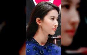 Penampilan Liu Yifei di Paris Fashion Week Tuai Kritikan Pedas