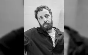 Aktor Motaz Malhees Absen di Oscar karena Paspor Diblokir Trump