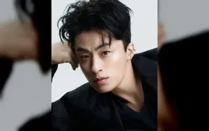 Koo Kyo Hwan Tampilkan Semangat Juang di Poster Drama 'We Are All Trying Here'