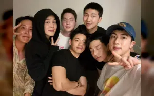 BTS Gelar Comeback Show di Gwanghwamun, Penggemar Sudah Padati Lokasi