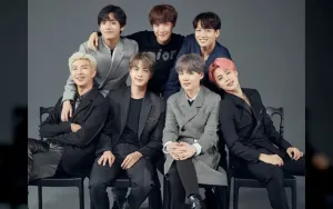 BTS Sukses Gelar Comeback Stage di Gwanghwamun dengan Energi Mengguncang