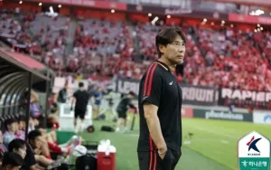 Pelatih Kim Ki Dong Ucapkan Terima Kasih kepada Kapten Kim Jin Soo Usai Kemenangan FC Seoul