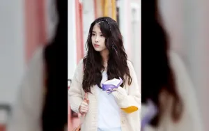 Reaksi Knetz Terhadap IU dan Park Eunbin Kenakan Outfit yang Sama