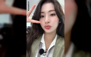 Gaya Berani Huh Yunjin LE SSERAFIM Bikin Heboh dengan Fashion Unik