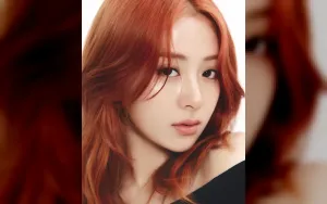 Huh Yunjin LE SSERAFIM Menangis Saat Bahas Lagu Baru di Siaran Langsung