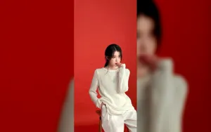 IU Terjerat Teori Konspirasi Terkait Kematian Selebriti Korea