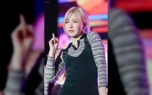 Wendy Red Velvet Tampilkan Gestur Tangan Tak Terduga di Acara Pembukaan