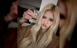 Somi Diserang Kritikan Setelah Dituduh Meniru BLACKPINK Rosé