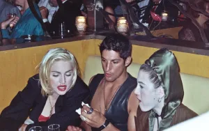 Madonna Minta Penggemar Fokus pada Konser, Bukan Ponsel