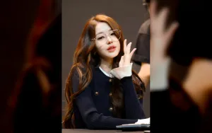 Jang Wonyoung IVE Tampilkan Gaya Santai di Pesawat Amid Kontroversi