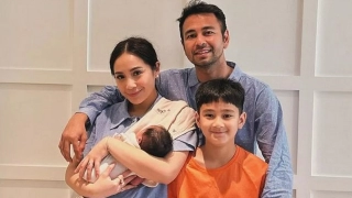 Raffi Ahmad Spill Wajah Cantik Bayi Lily saat Dicium Nagita Slavina 