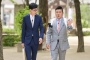 Media Rilis Potret Yoo Jae Seok dan Jo Se Ho Melayat Ke Rumah Duka Song Hae