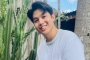 Jonathan Alden Unggah Foto Anti Mainstream Seraya Curhat Rasanya 'Digantungin'