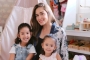 10 Potret Hot Mom Yasmine Wildblood, Banjir Selamat Usai Melahirkan Anak Ketiga