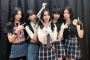 Kocak, LE SSERAFIM Nistai Lightstick Sendiri Bak Catokan Rambut
