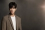 Dijuluki Jisoo's Man, Ahn Bo Hyun Pikat Fans Dengan Setelan Kulit & Sweter di Milan Fashion Week