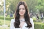 Biasa Elegan, Song Hye Kyo Tunjukkan Sisi Imut Saat Minta Foto