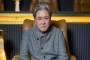 Choi Min Sik Aktor Senior 'Exhuma' Rela Pakai Barang Uwu dari Fans meski Tersiksa