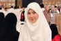 Iris Wullur Kembali Tampil Cantik Berhijab di Tengah Kisruh Rumah Tangga