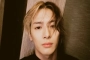 Jackson GOT7 Keciduk Nongki Pinggir Jalan ala Warga Lokal Indo Bikin Histeris