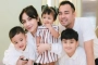 Visual Estetik Nagita Slavina Duduk di Kasur Kapuk hingga Style Rafathar Dikawal Bodyguard Disorot
