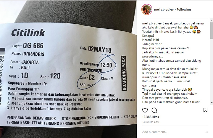 Melly Bradley Tunjukkan Tiket