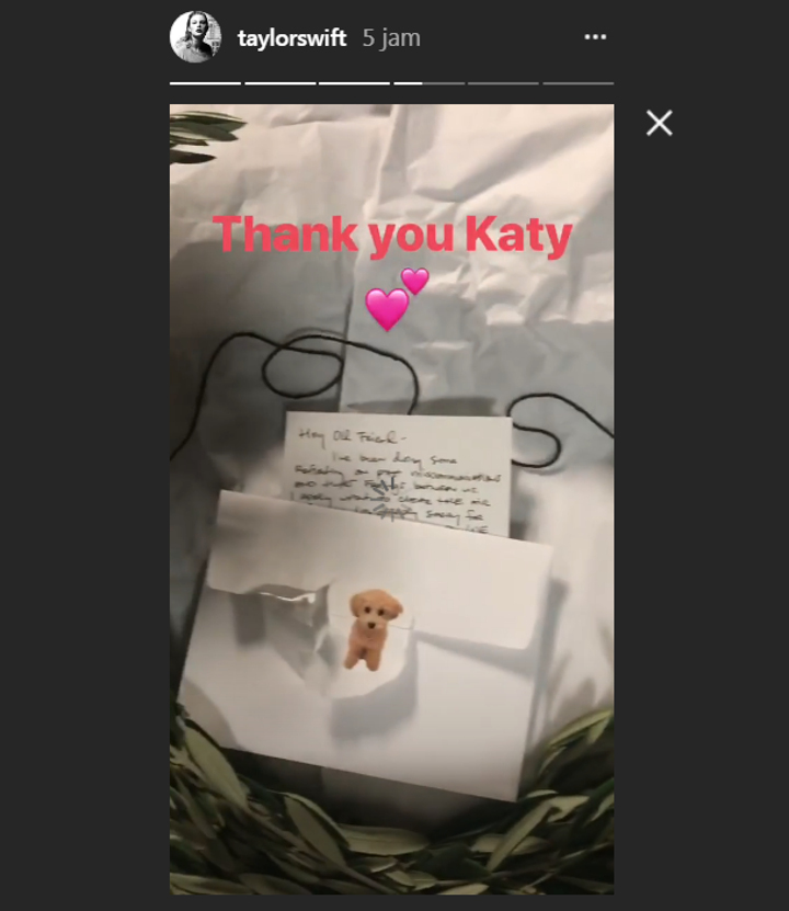 Katy kirim hadiah untuk Taylor