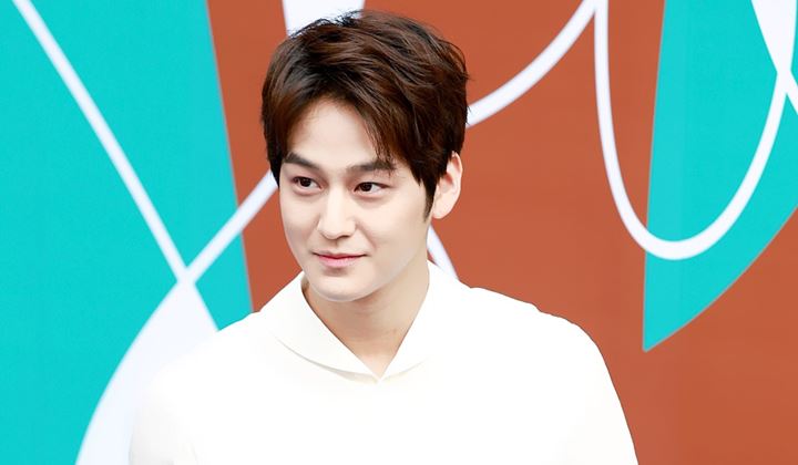 Intip Gantengnya Kim Bum di Pemotretan Terakhir Sebelum Wamil